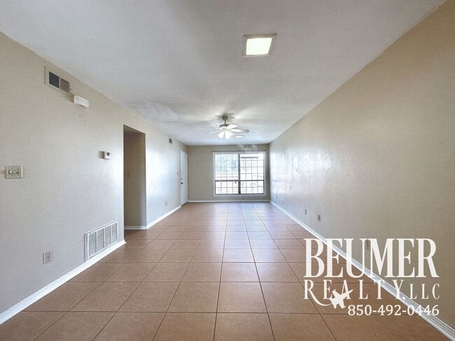 Building Photo - Townhome in SE Pensacola Scenic Hwy locate...