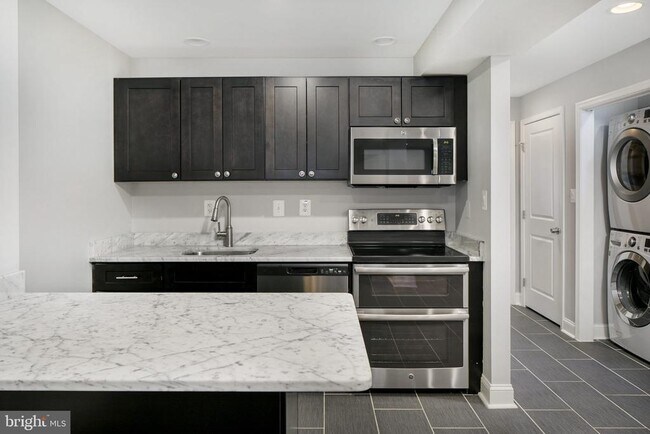 Primary Photo - 225 Channing St NE