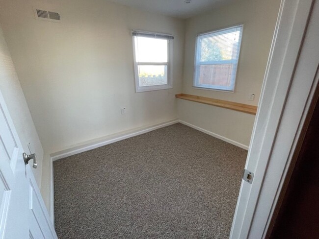 Building Photo - Coming Soon! Rare mid-century light filled...