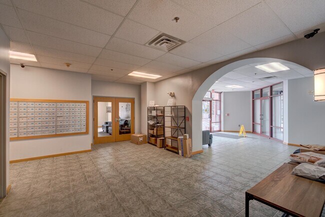 Building Photo - 301 Harbour Town Dr