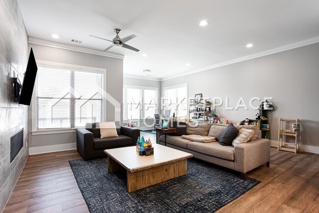 Building Photo - 3594 Parkhaven Pl