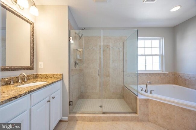 Building Photo - 844 Oriole Ave