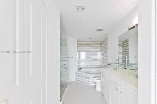 Building Photo - 7900 Harbor Island Dr