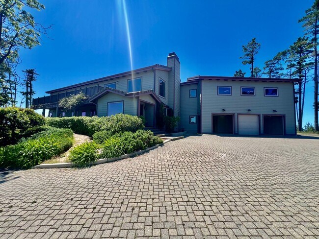 Building Photo - Carmel Highlands Mountain Top Stunning Vie...