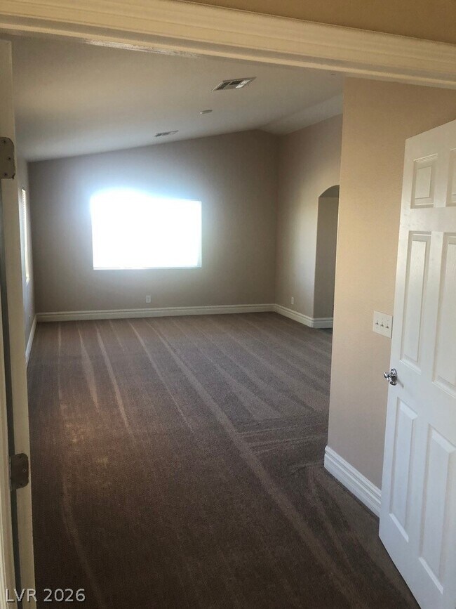 Building Photo - 298 Fairway Woods Dr