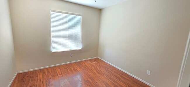 Building Photo - Lovely Home in Desirable Golf Course Commu...