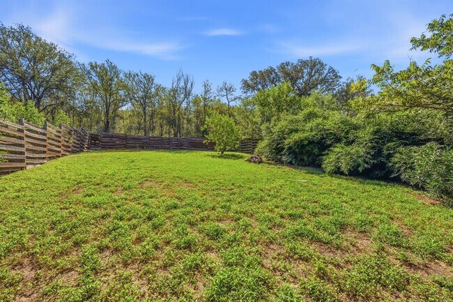 Building Photo - 1305 Cometa St