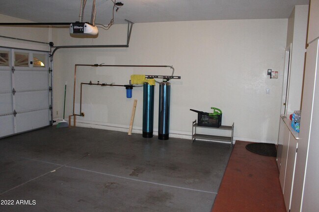 Building Photo - 402 N Rita Ln