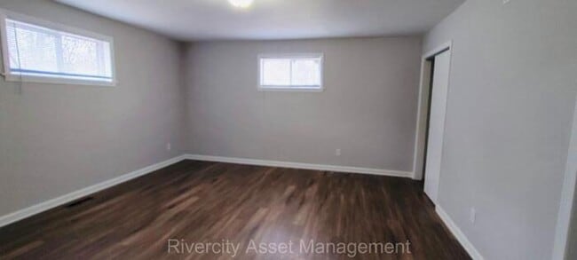 Building Photo - Gorgeous home is Frayser!!!!
