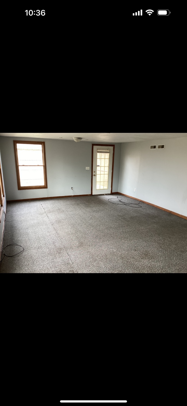 Building Photo - 495 Meadow Ln