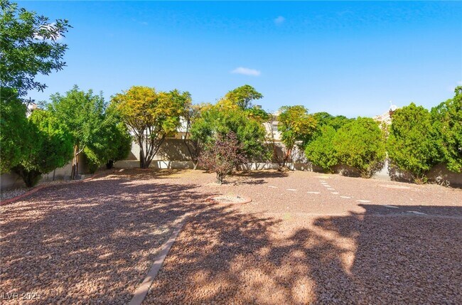 Building Photo - 1460 Daybreak Rd