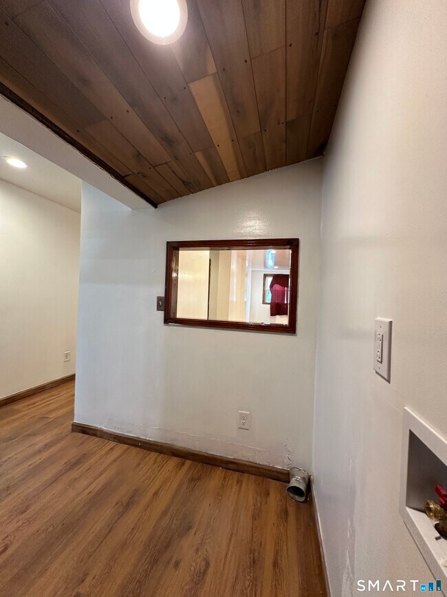 Building Photo - 48 Hunters Ave