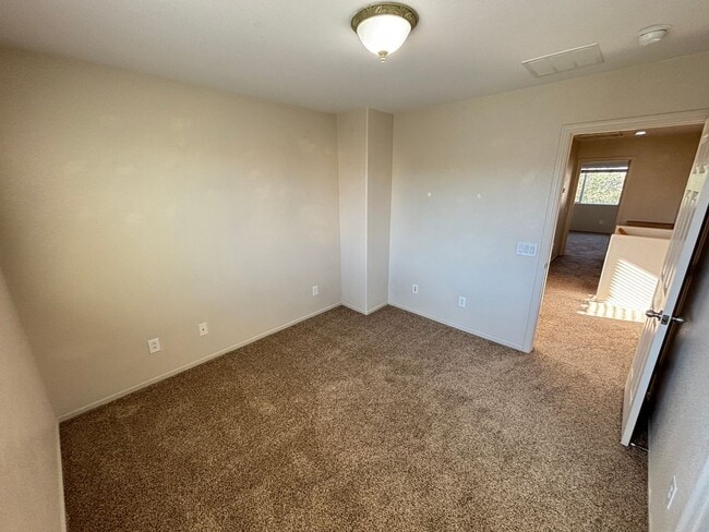 Building Photo - Gorgeous 3bed / 2.5bath home in the Silverstone Ranch community!