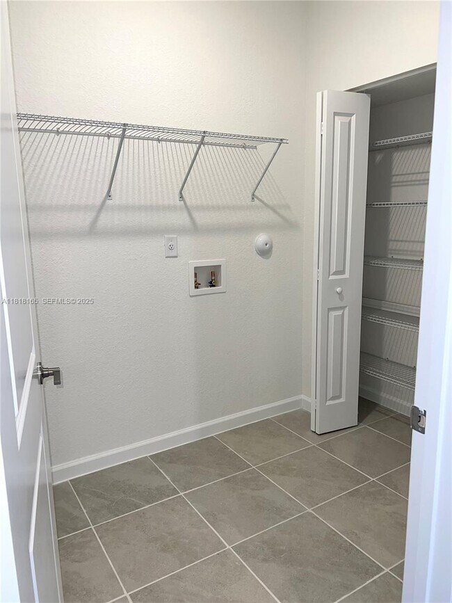 Building Photo - 2929 SE 23rd Ave