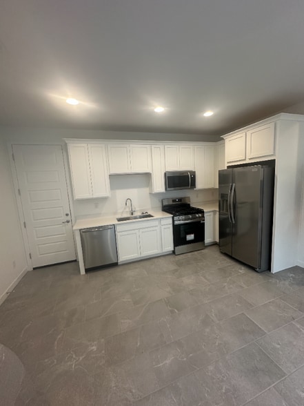 Primary Photo - 9835 W Cheery Lynn Rd