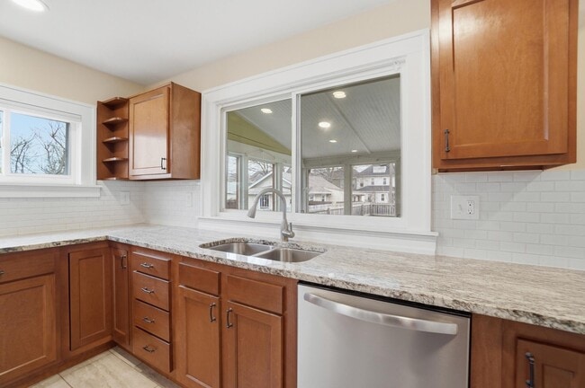 Building Photo - 270 S Cypress Ave