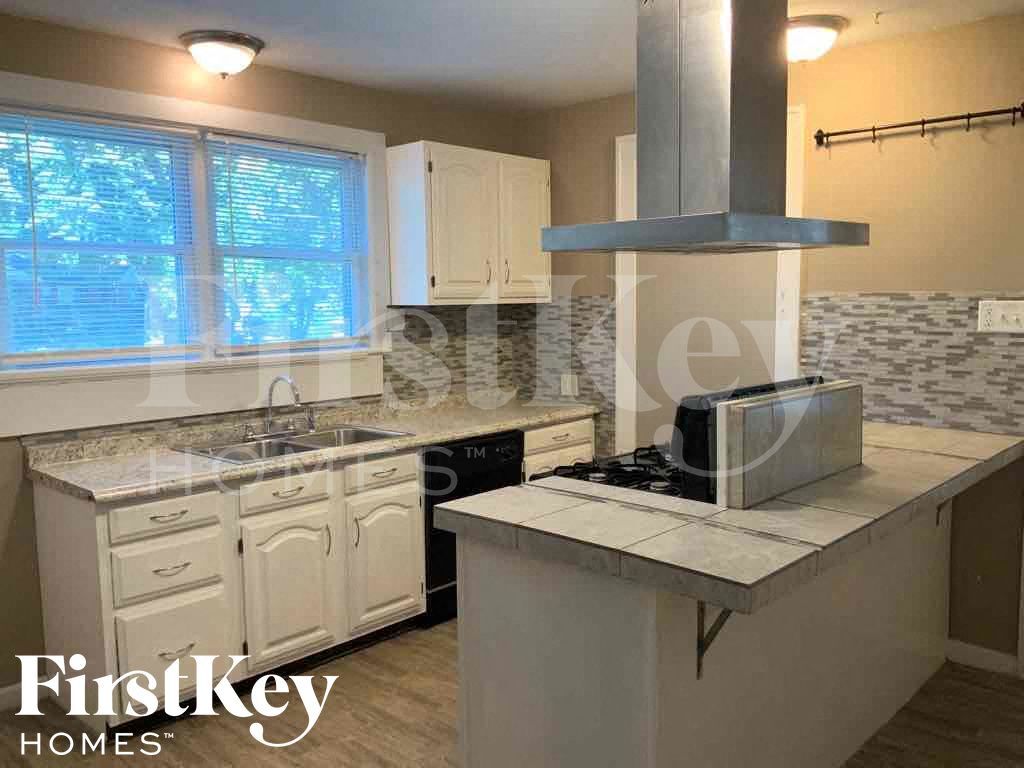 Building Photo - 600 Larkin Ave