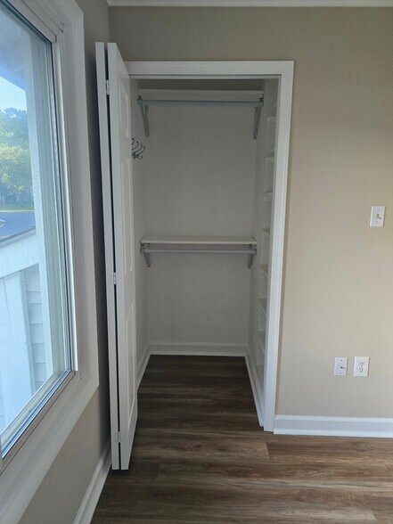 Building Photo - 602 Sugarland Run Dr