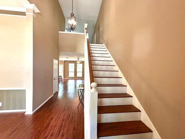 Building Photo - 8807 Brae Ridge Dr