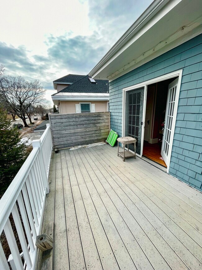 Private Deck - 179 Dartmouth st