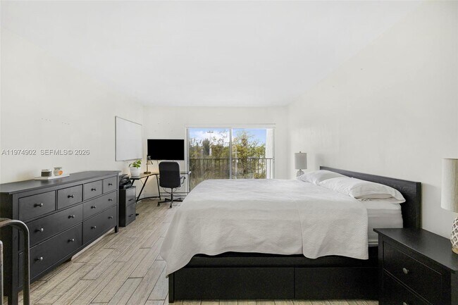 Building Photo - 7801 NE 4th Ct