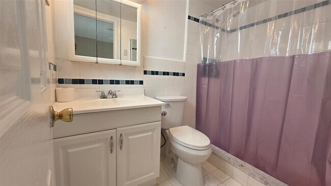 Building Photo - 253 S Cypress Rd