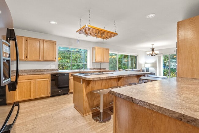 Building Photo - Beautiful 3BR Home in Forbes Lake – North Rose Hill, Kirkland