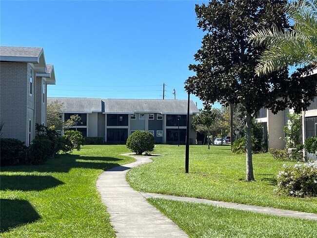 Building Photo - 851 Sky Lake Cir