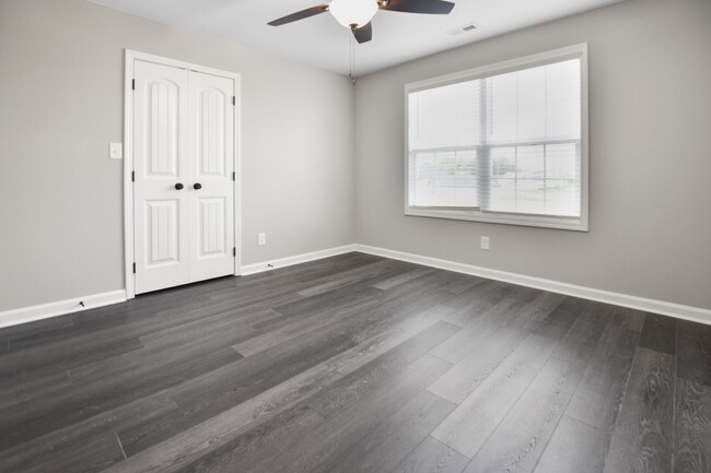Building Photo - Pet Friendly Four Bedroom with Bonus!