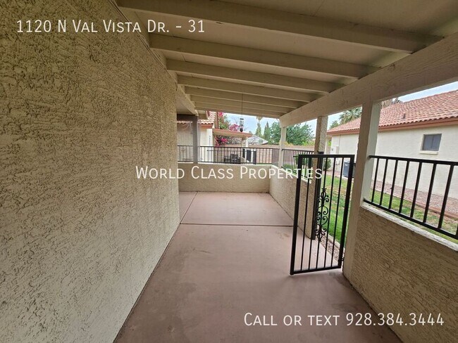 Building Photo - 1120 N Val Vista Dr