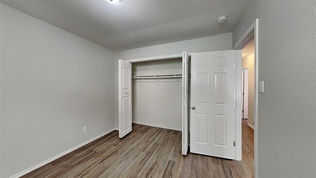 Building Photo - 10356 Chelmsford Dr