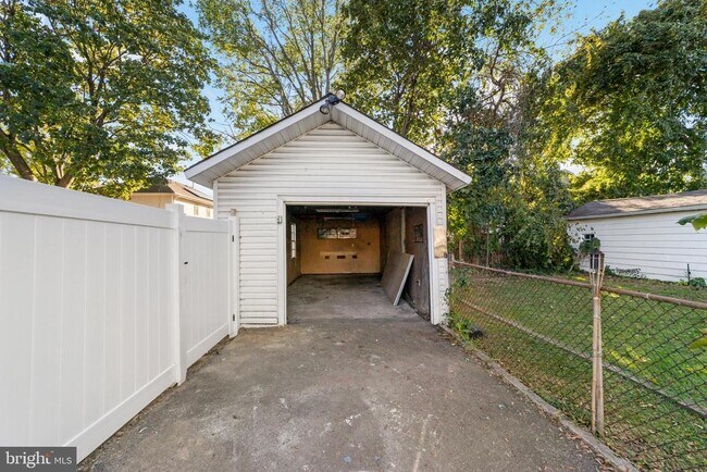 Building Photo - 257 Homecrest Ave