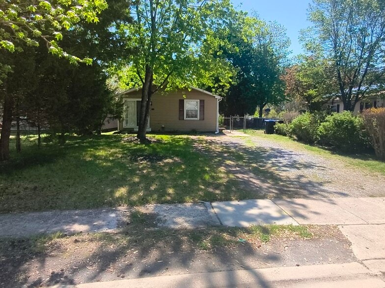 Building Photo - 210 Gibbons Ct