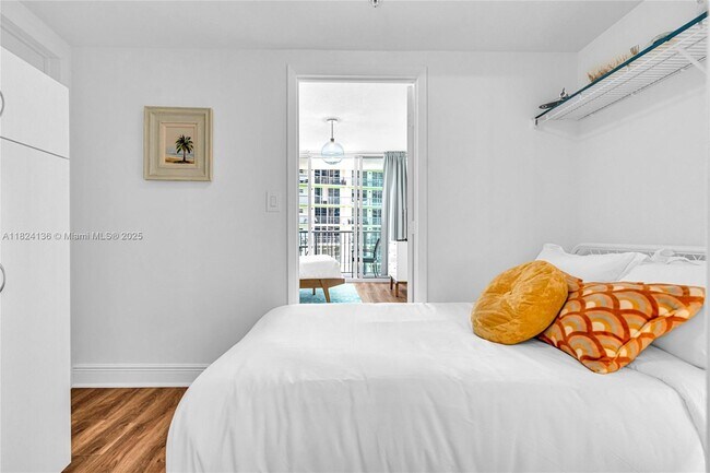 Building Photo - 1750 N Bayshore Dr