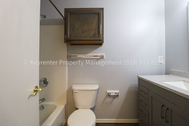Building Photo - 3 Bed | 2 Bath in Owasso!