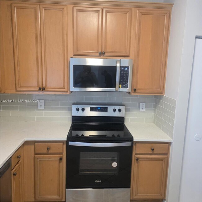 Building Photo - 4730 Lago Vista Dr