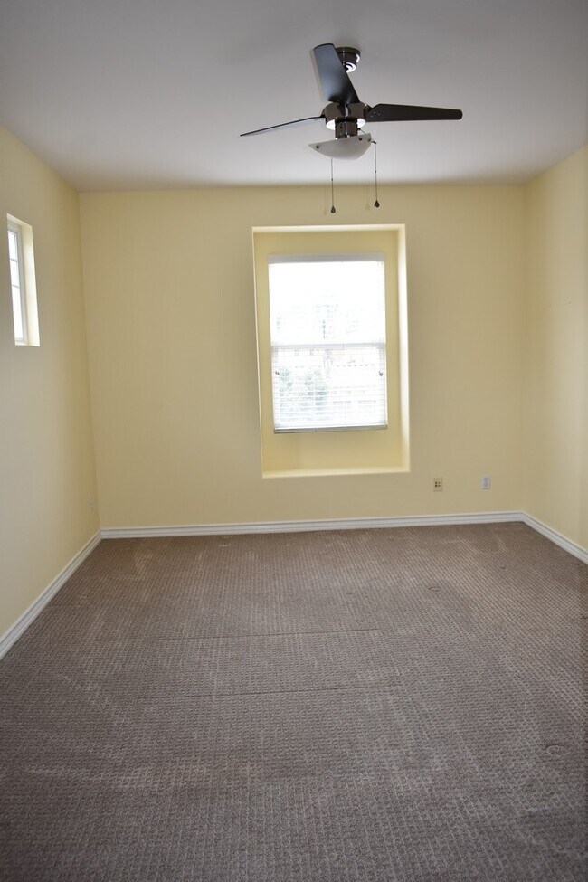 Building Photo - Beautiful 5 bedroom, 5 bath home in Desirable North Park Irvine