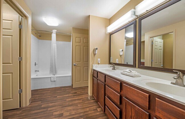 Building Photo - Furnished Studio-Indianapolis - Northwest - I-465