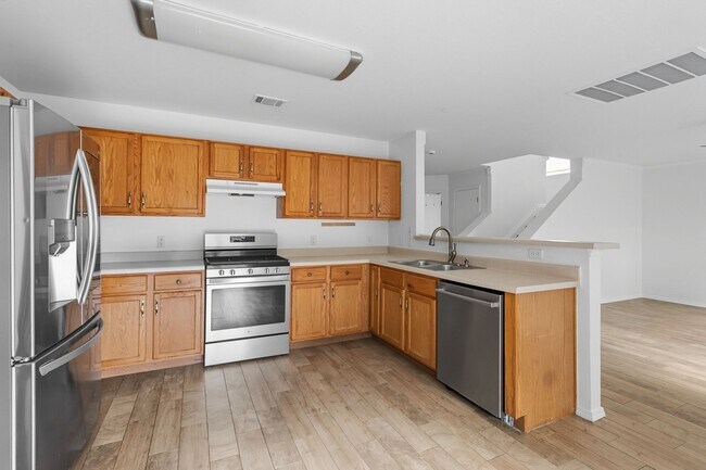 Building Photo - 617 Riverway Ln