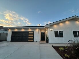 Building Photo - 5405 Roosevelt Ave