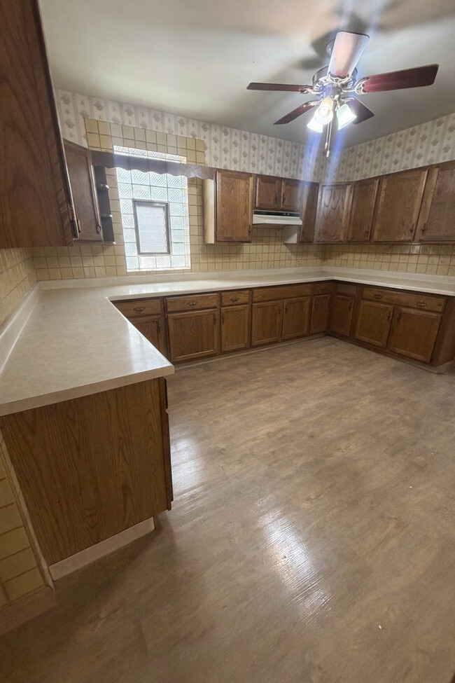 Building Photo - 5434 W School St