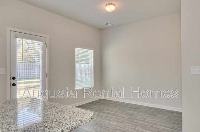 Building Photo - 301 Claudia Dr