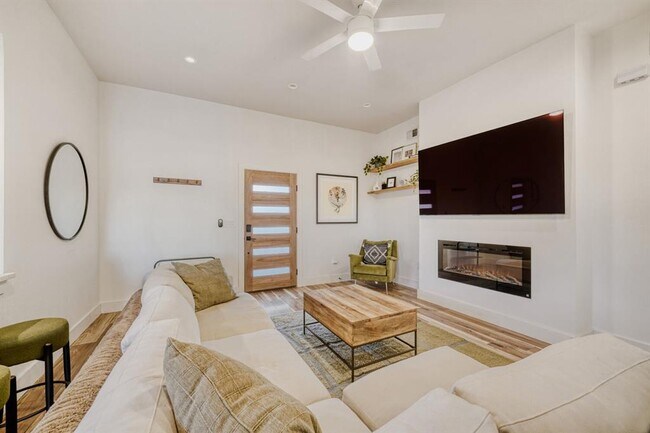 Building Photo - 5313 Downs Dr