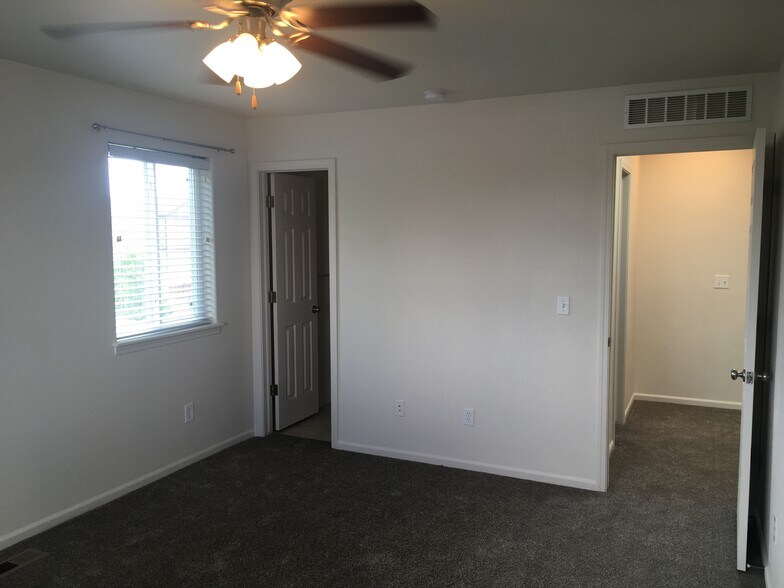Large Master - 809 Scotch Pine Dr