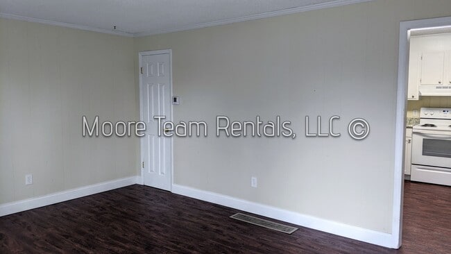 Building Photo - 3 Bed / 1 Bath House