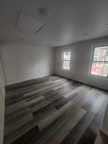 Building Photo - 1346 Robbins Rd