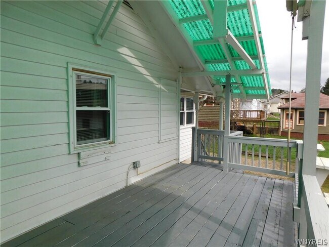 Building Photo - 172 Wellsville St