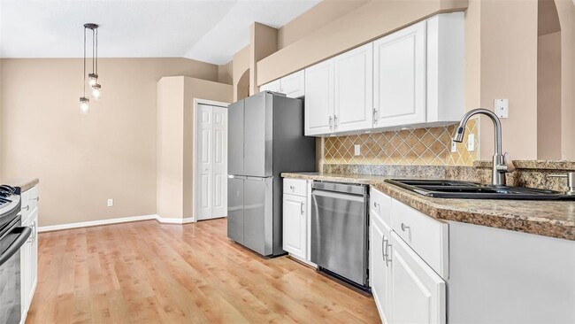 Building Photo - 9918 Hartwell Bridge Cir