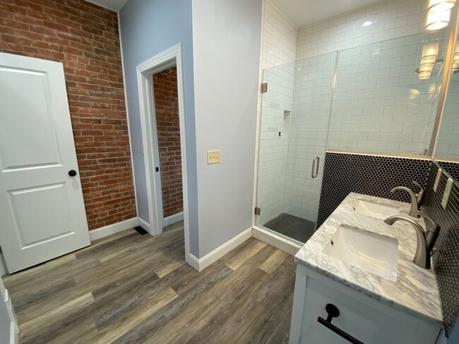 Building Photo - Harrison West 2 Bedroom