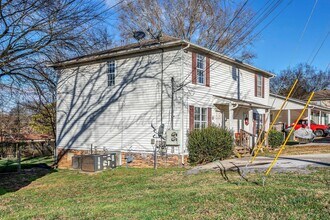 Building Photo - Three Bedroom, Two Level Duplex for Rent!